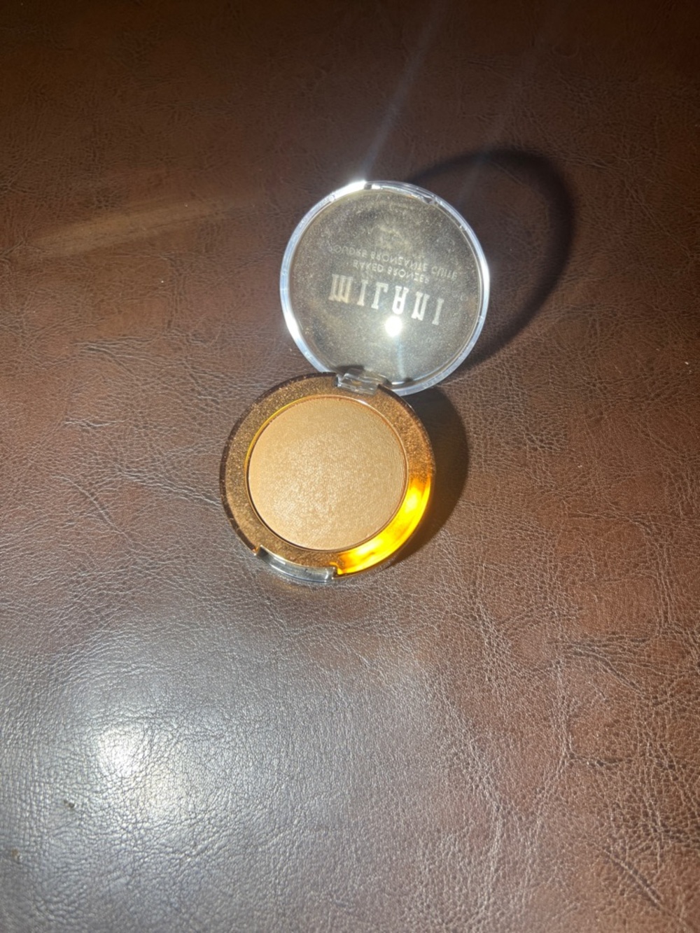 Milani Baked Bronzer - Shimmering Golden Bronze - Picture 2 of 3